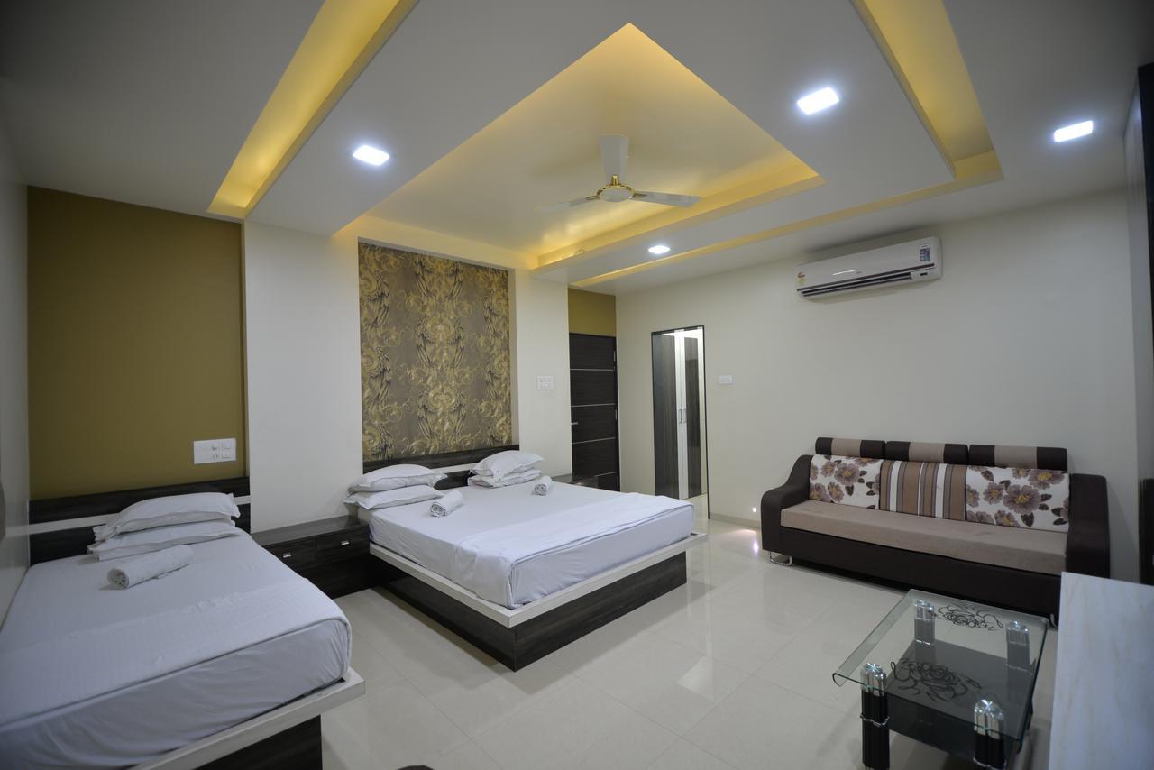 Hotel Radhe Krishna Solapur Exteriör bild